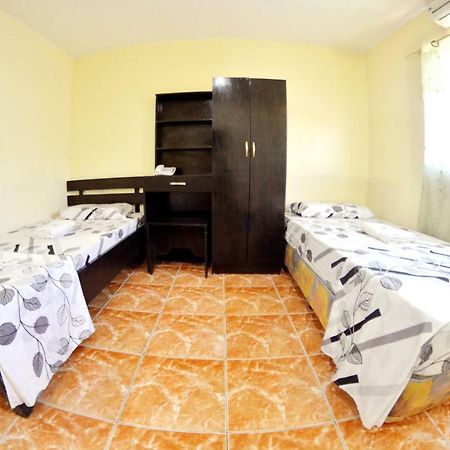 Honey Hunt House Hotell Cebu Exteriör bild