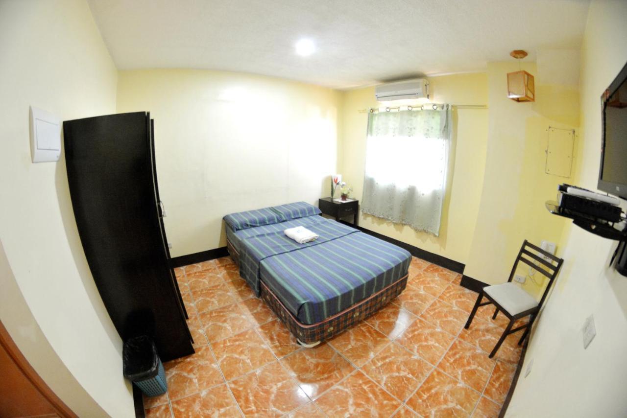 Honey Hunt House Hotell Cebu Exteriör bild