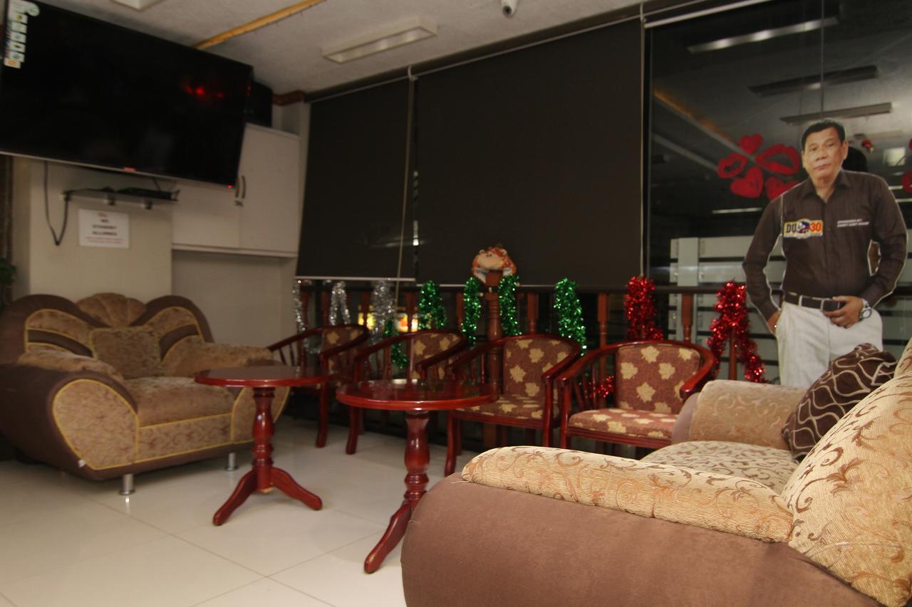 Honey Hunt House Hotell Cebu Exteriör bild