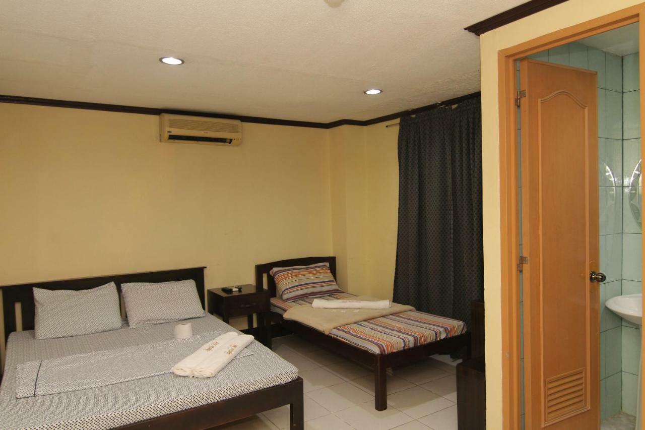 Honey Hunt House Hotell Cebu Exteriör bild