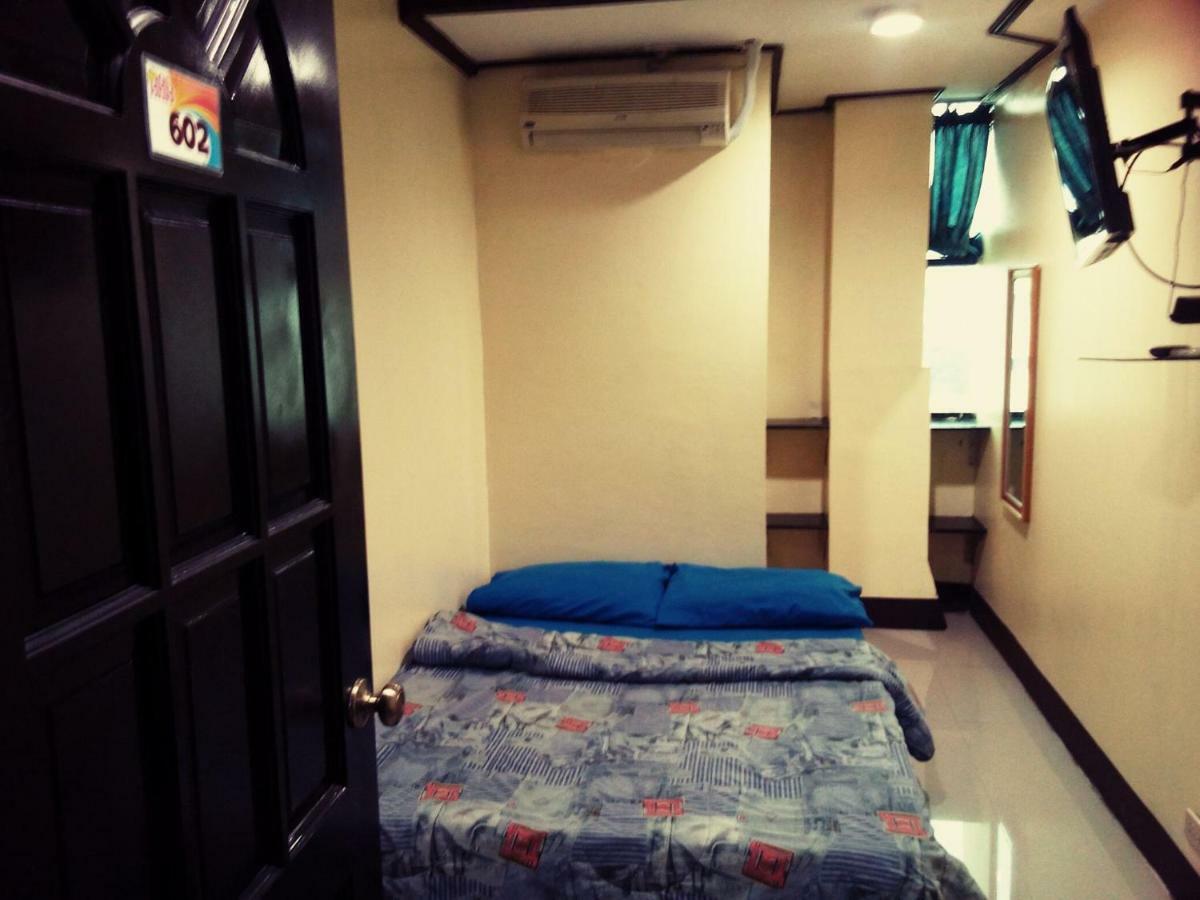 Honey Hunt House Hotell Cebu Exteriör bild